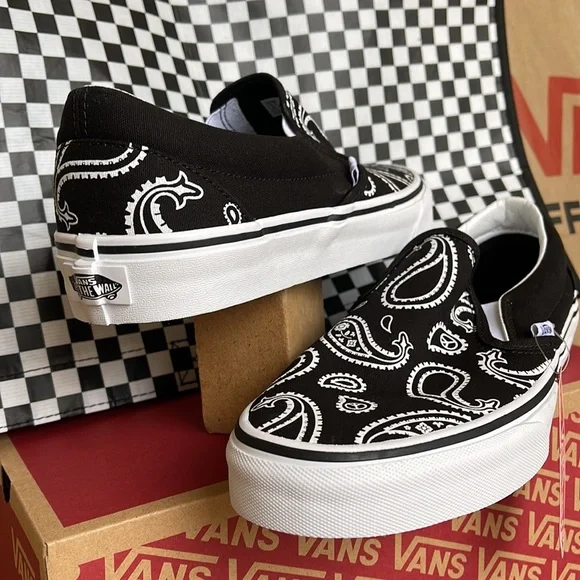 Vans Men’s Classic Slip On Peace Paisley Black/True White sneakers - Picture 10 of 16